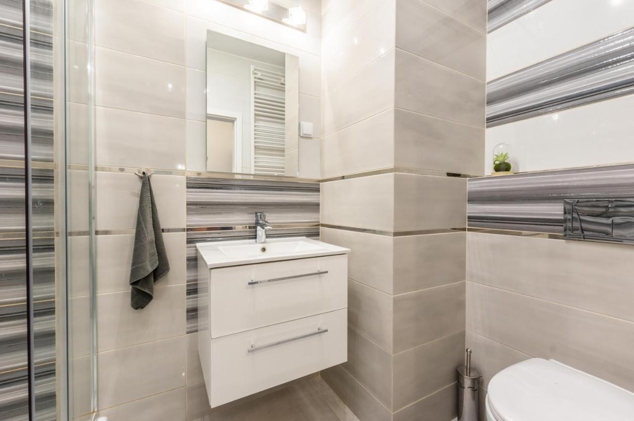Galeria Rondo Wiatraczna Apartments Varşovia Exterior foto
